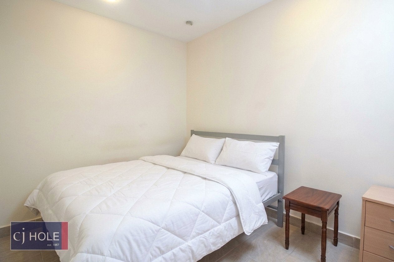 Flat Cinderford Close in Bristol