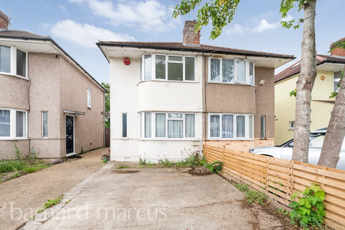 House Northumberland Crescent in Greater London