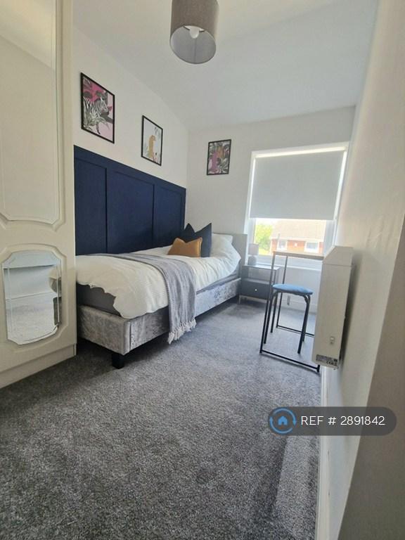Room Surrey Street in St Helens