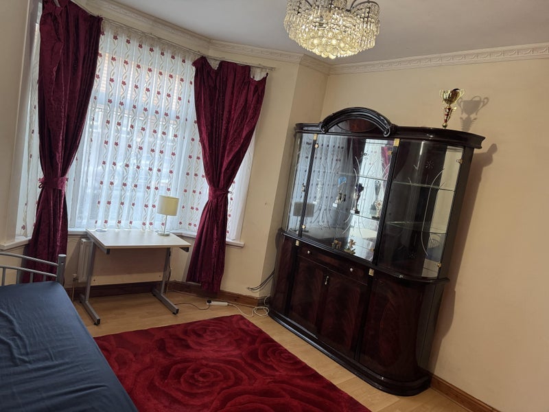 Room Milton Avenue in Greater London