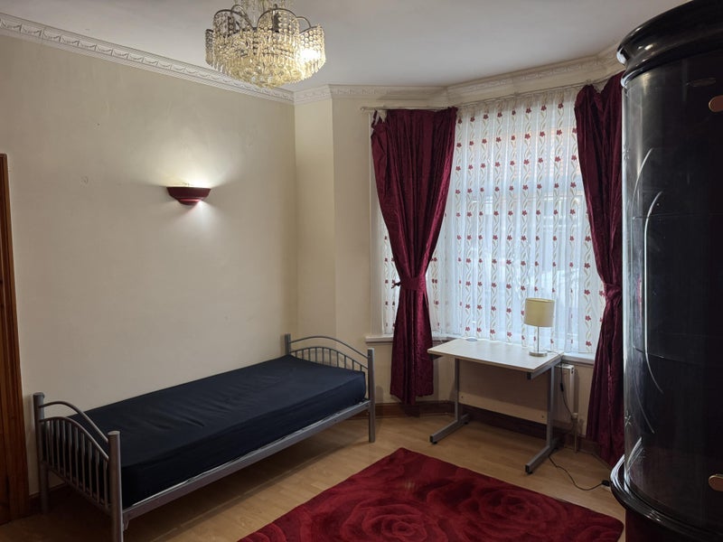 Room Milton Avenue in Greater London