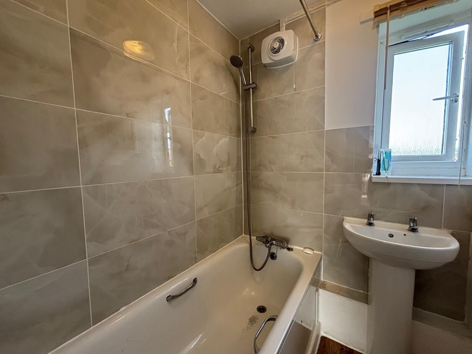 Flat Whipton Barton Road in Exeter