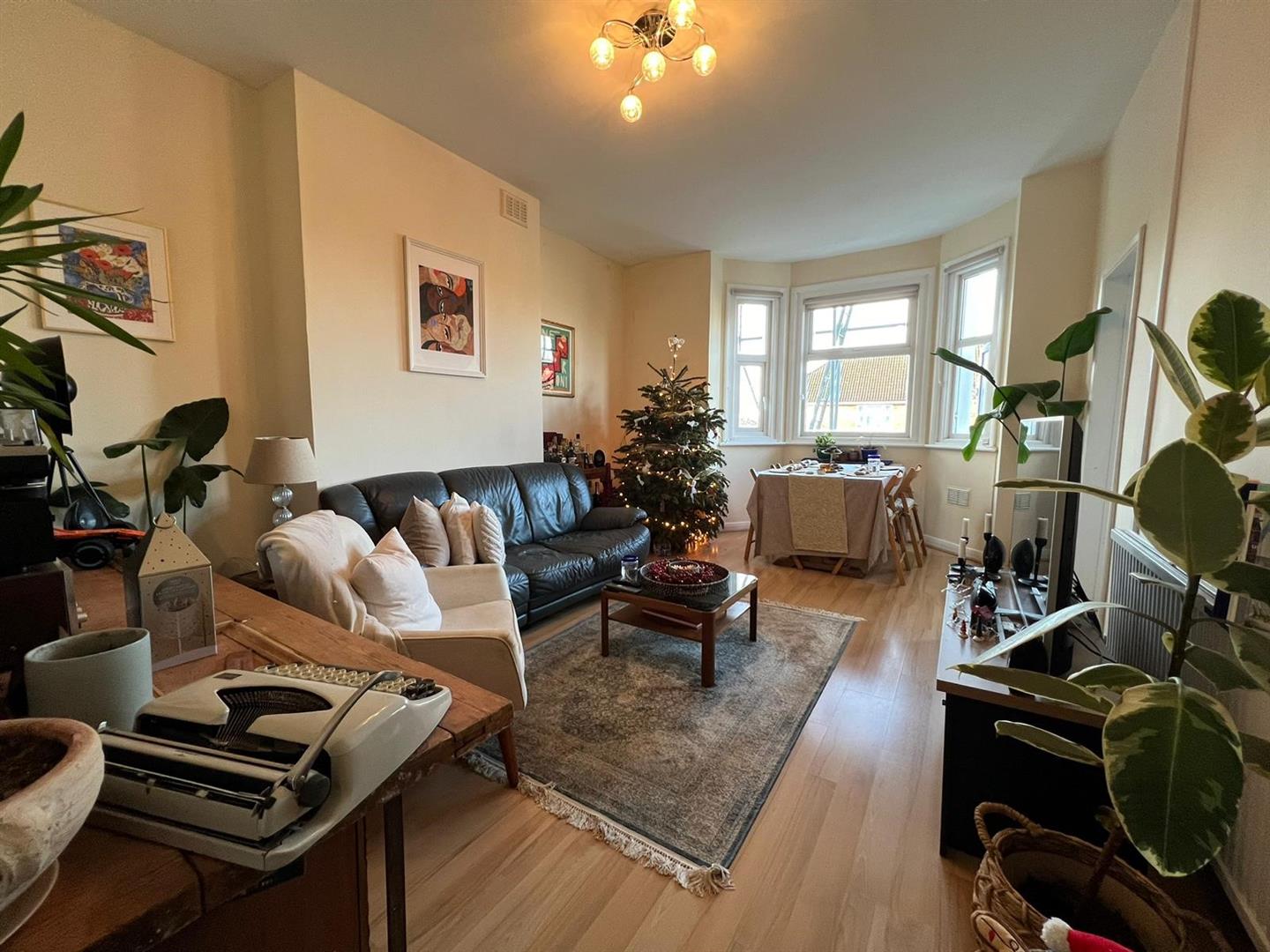Flat Sunningfields Crescent in Greater London