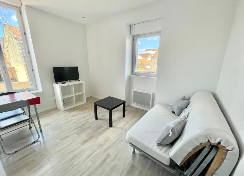 Room Rue des Frères Peyronnet in Périgueux