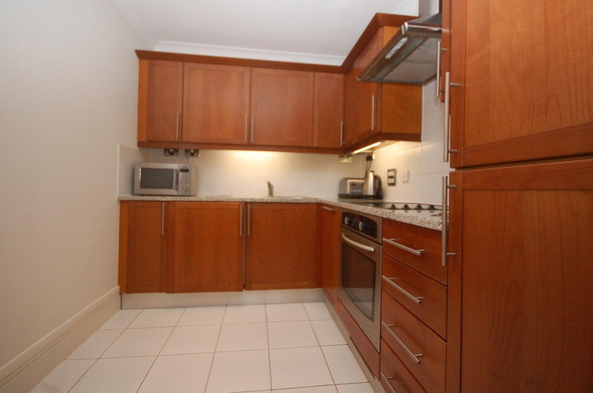 Flat Belvedere Road in Greater London