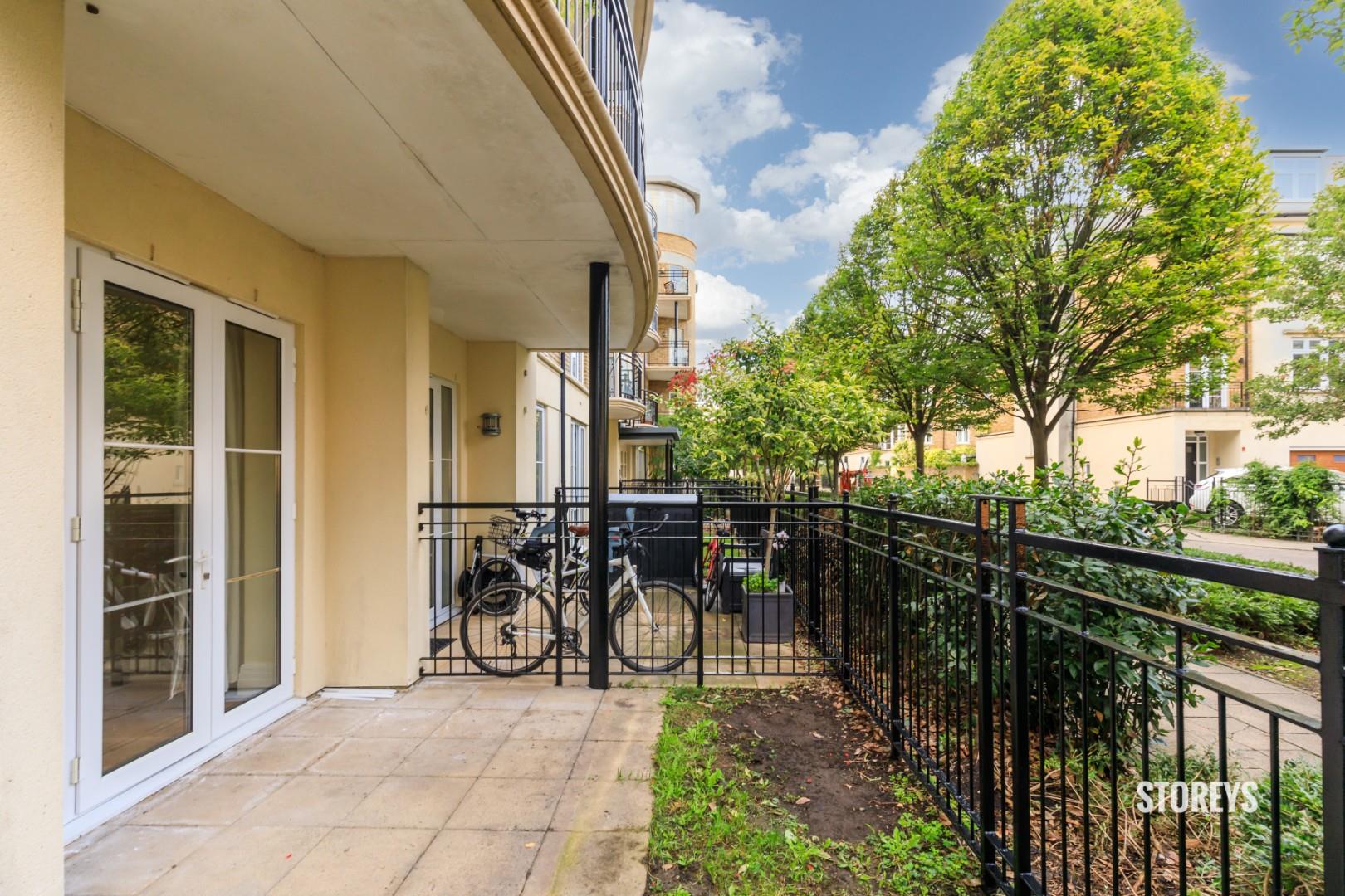 Flat Melliss Avenue in London