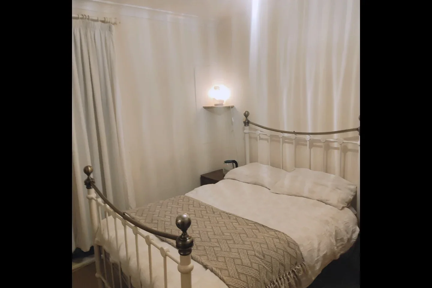 Room Courtney Road in Greater London
