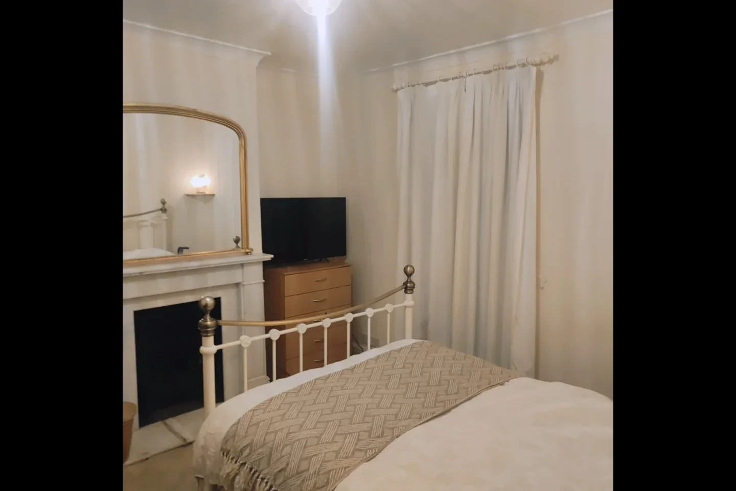 Room Courtney Road in Greater London