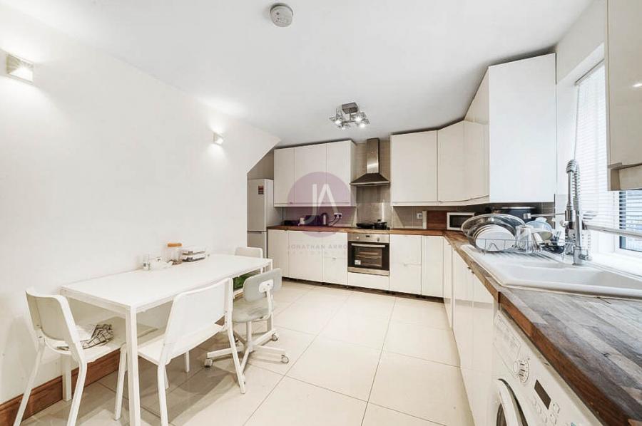Flat Hamilton Terrace in City of Westminster