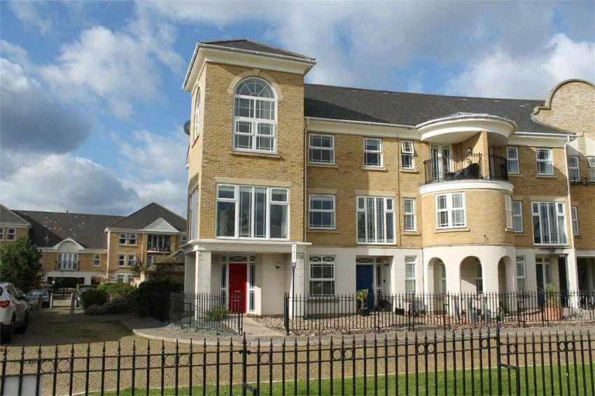 House Suffolk Court in Deepcut