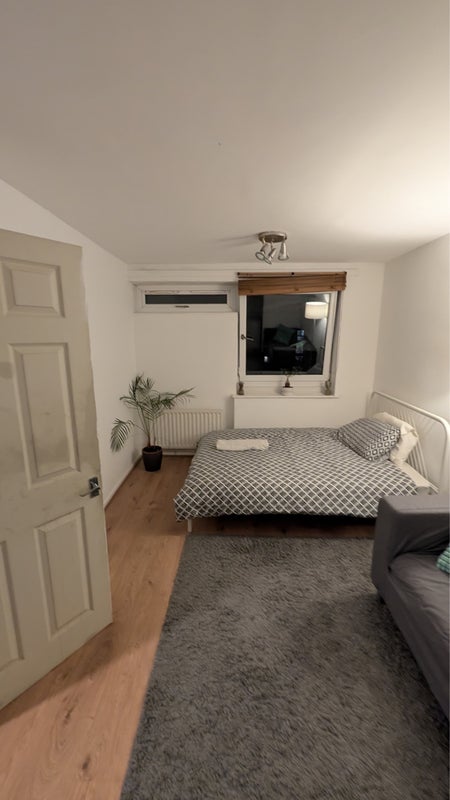 Room Dacre Park in Greater London