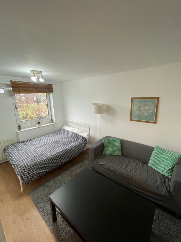 Room Dacre Park in Greater London