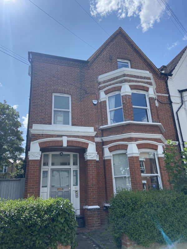 Room Pathfield Road in Greater London