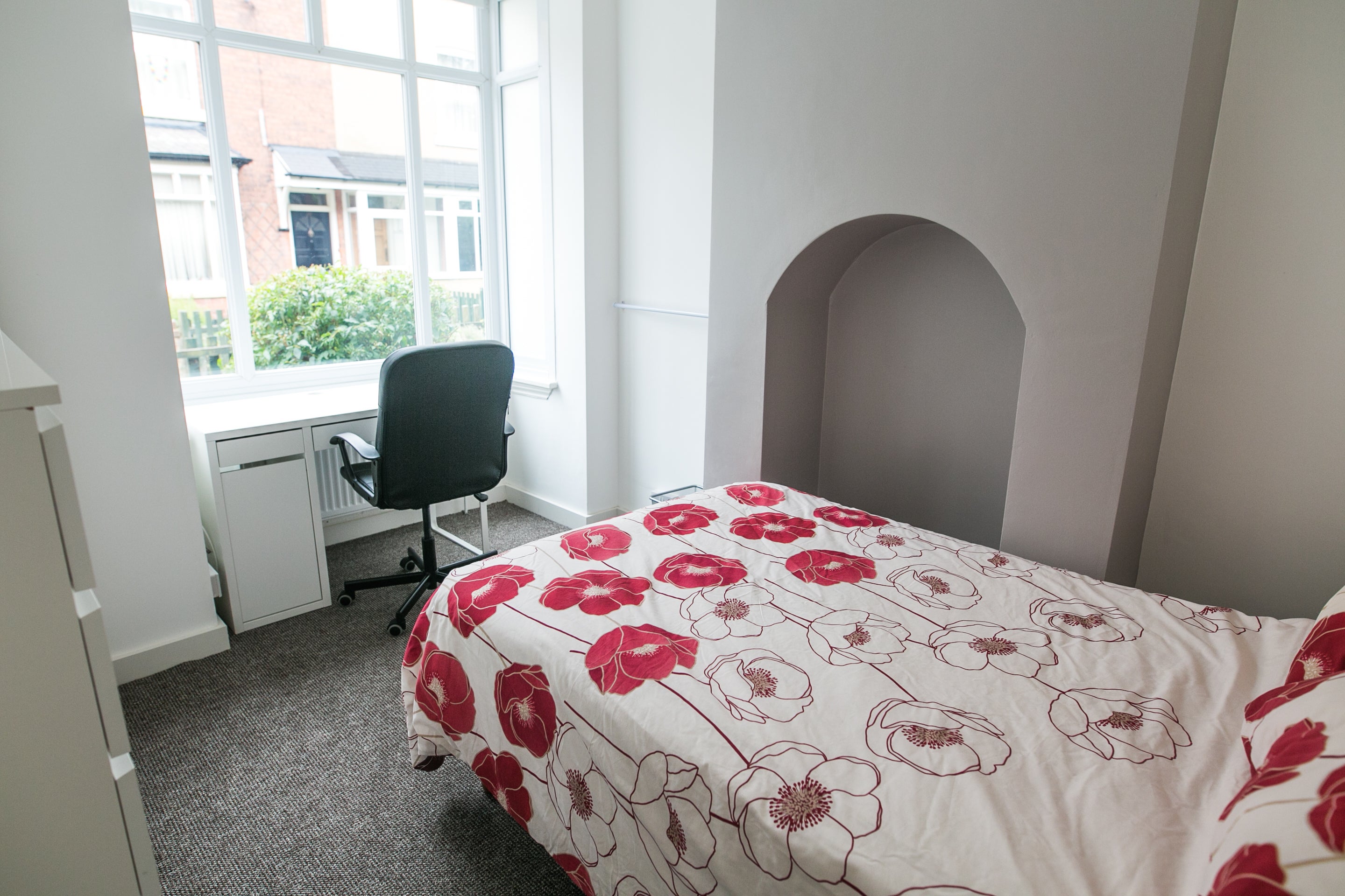 Flat Mostyn Road in Birmingham