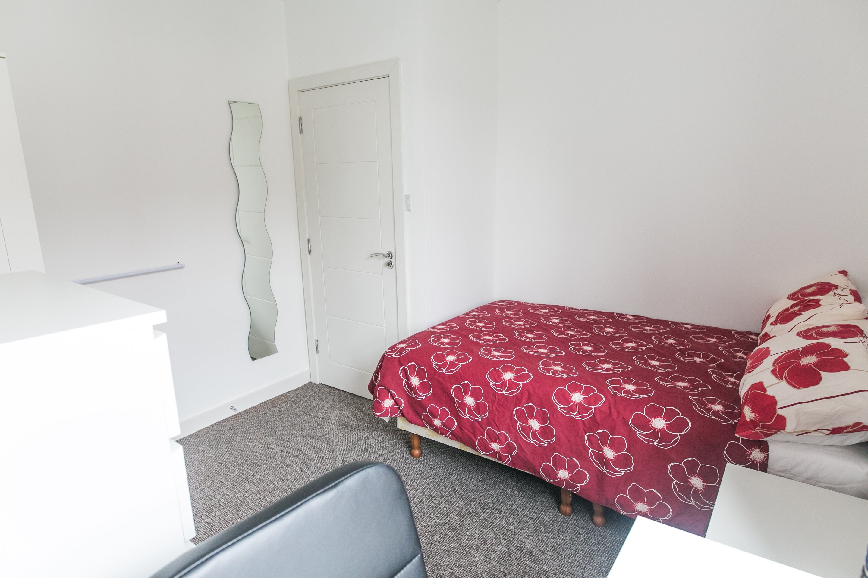 Flat Mostyn Road in Birmingham