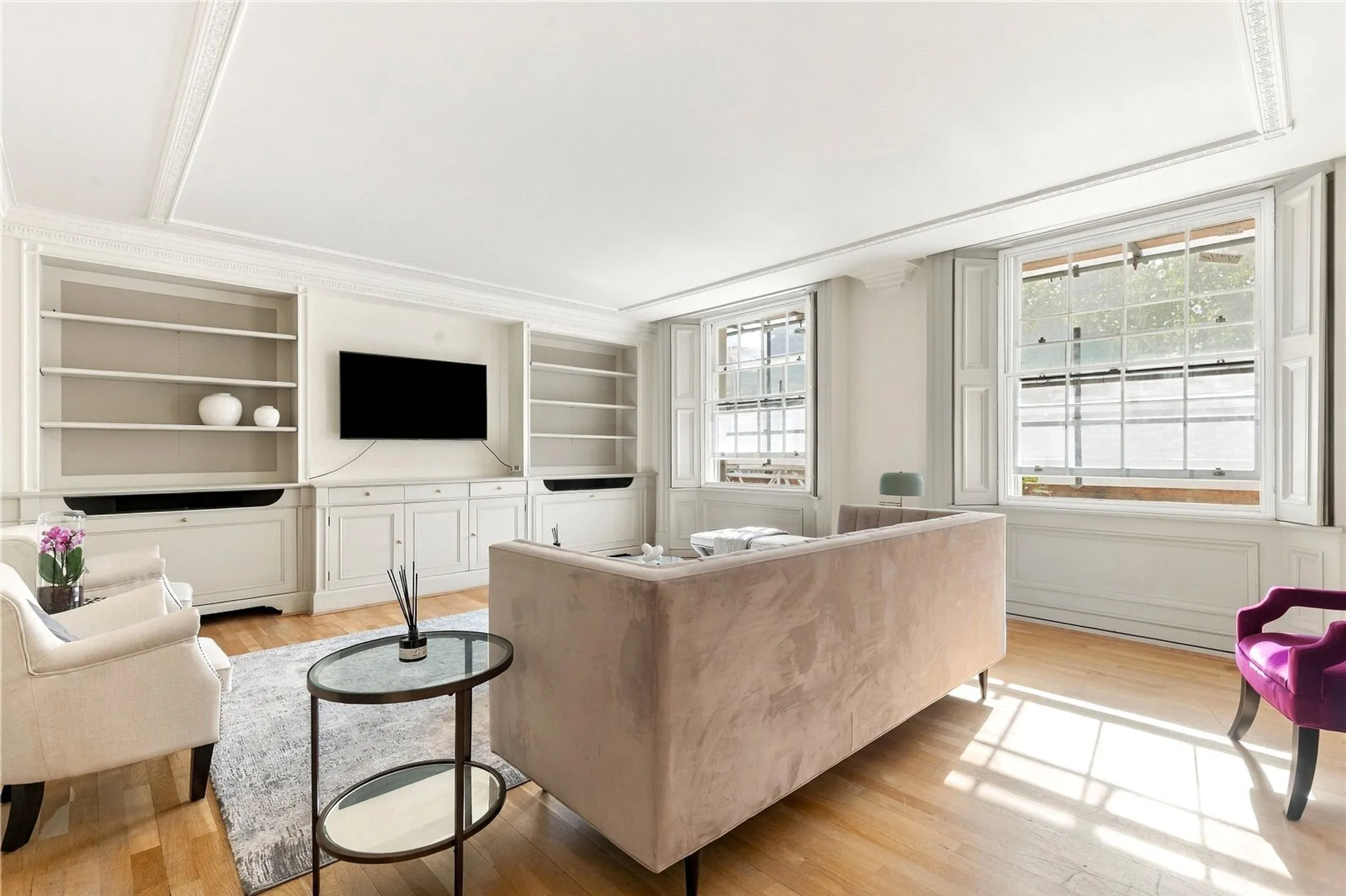 Flat Eaton Square in City of Westminster