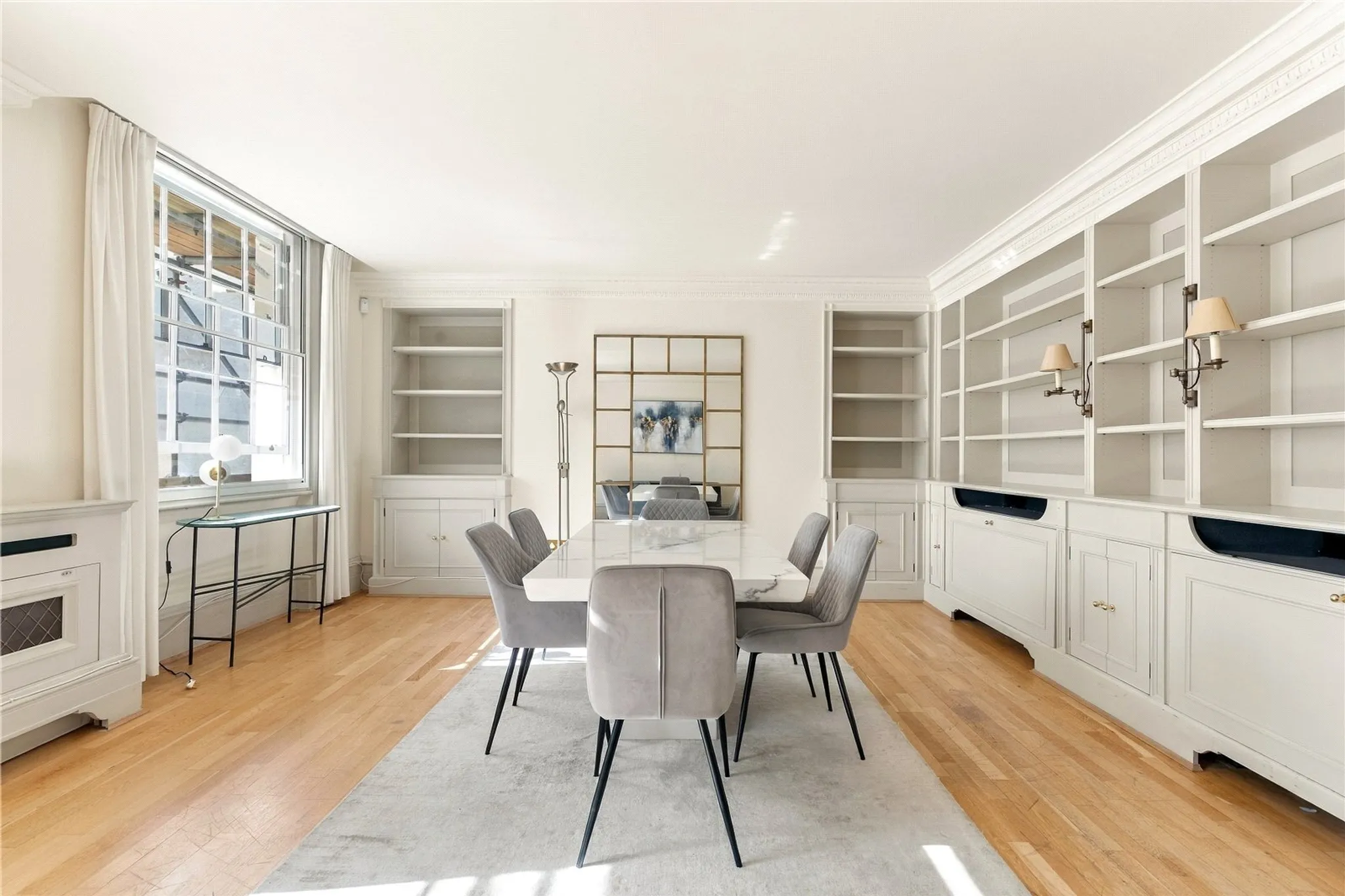 Flat Eaton Square in City of Westminster