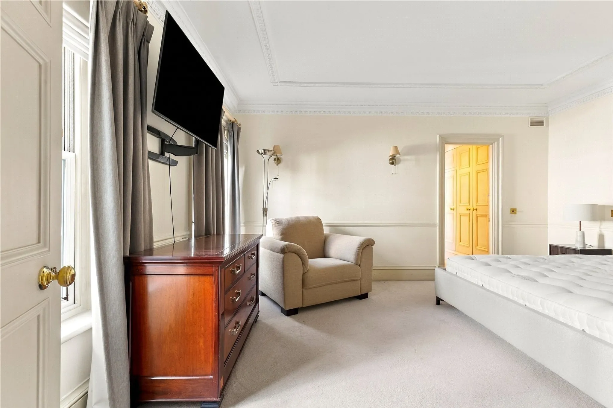 Flat Eaton Square in City of Westminster