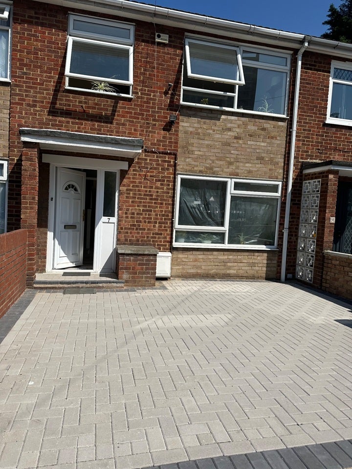 House Sedgemere Road in Greater London