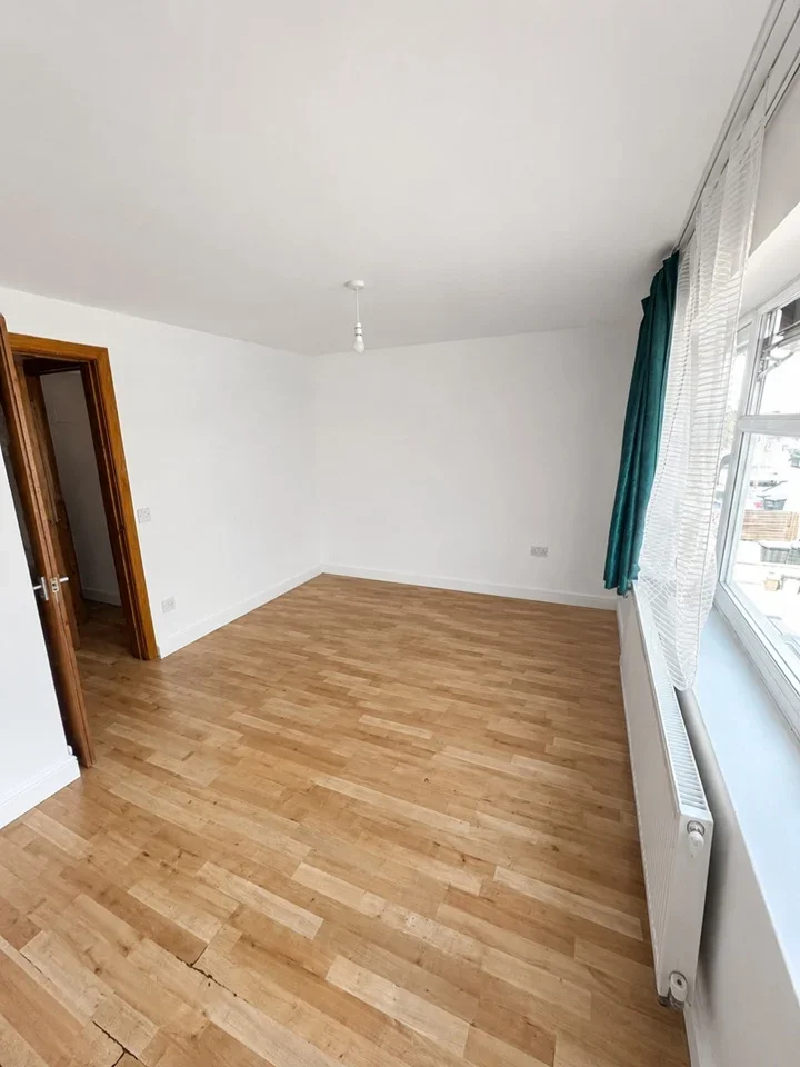 Flat Middleham Road in Greater London