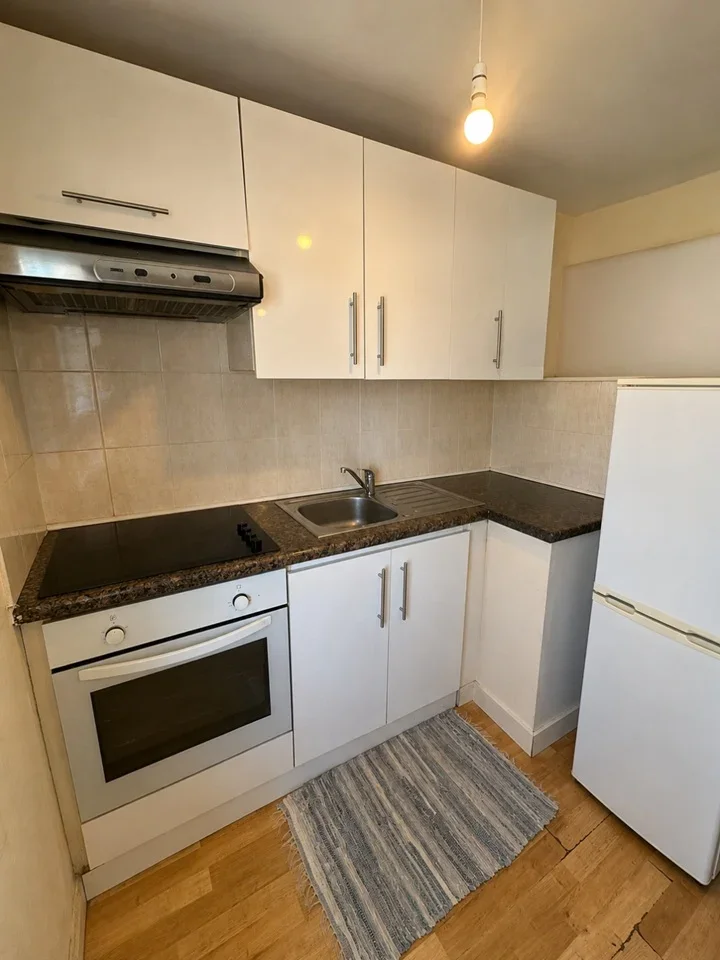 Flat Middleham Road in Greater London