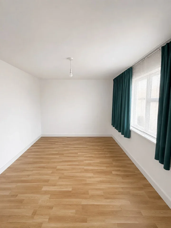 Flat Middleham Road in Greater London