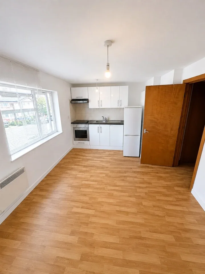 Flat Middleham Road in Greater London