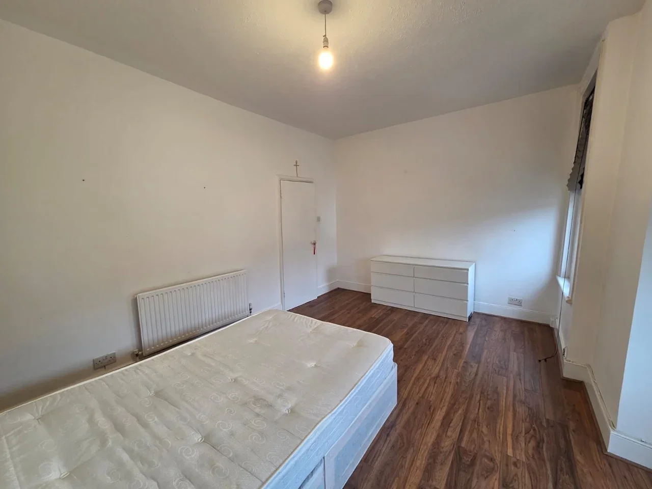 Flat Goodall Road in Greater London