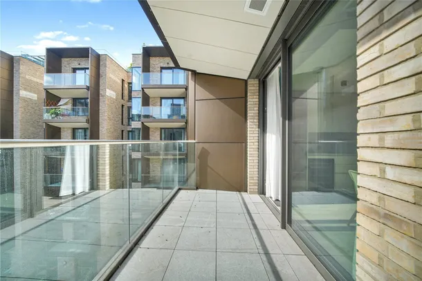 Flat Macclesfield Road in Greater London