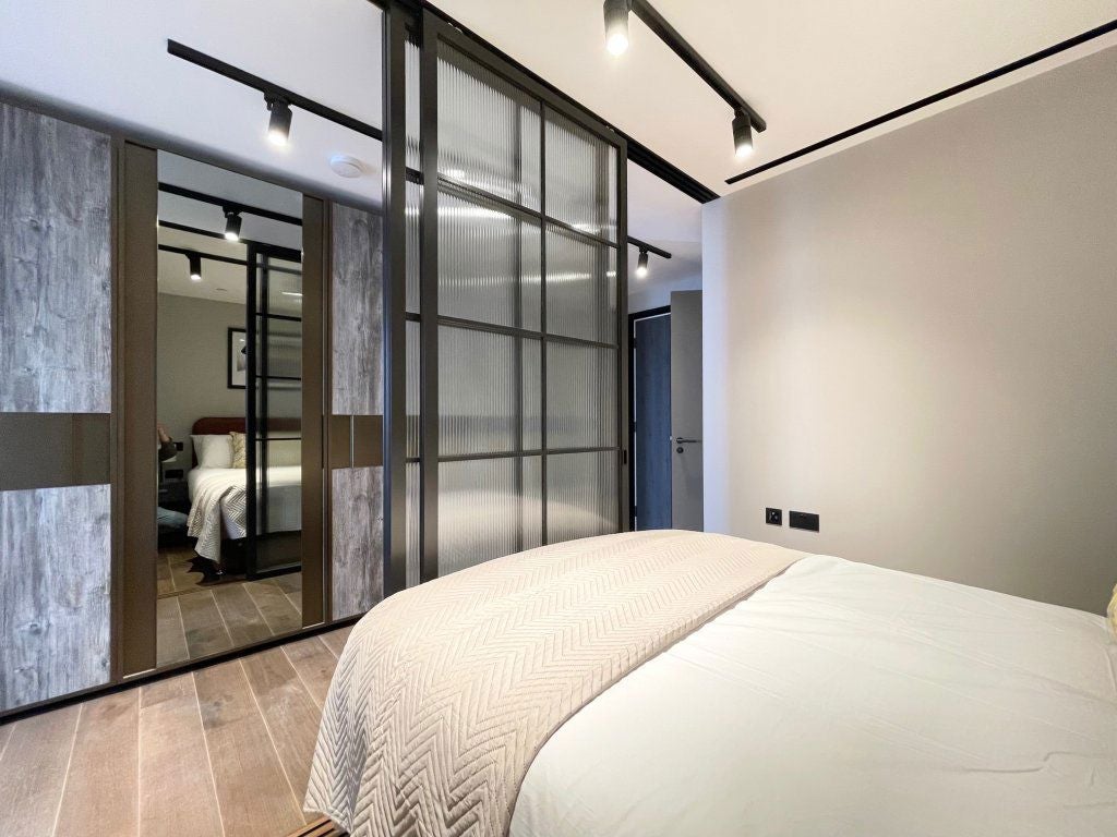 Flat Plough Yard in Greater London