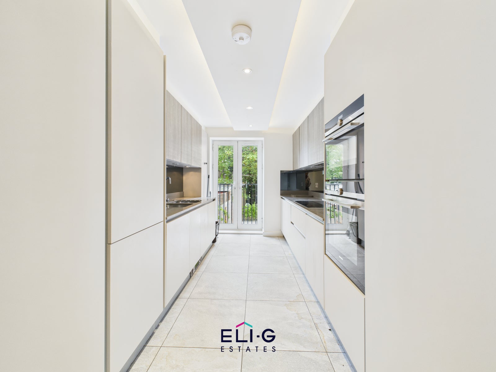 Flat Parson Street in Greater London