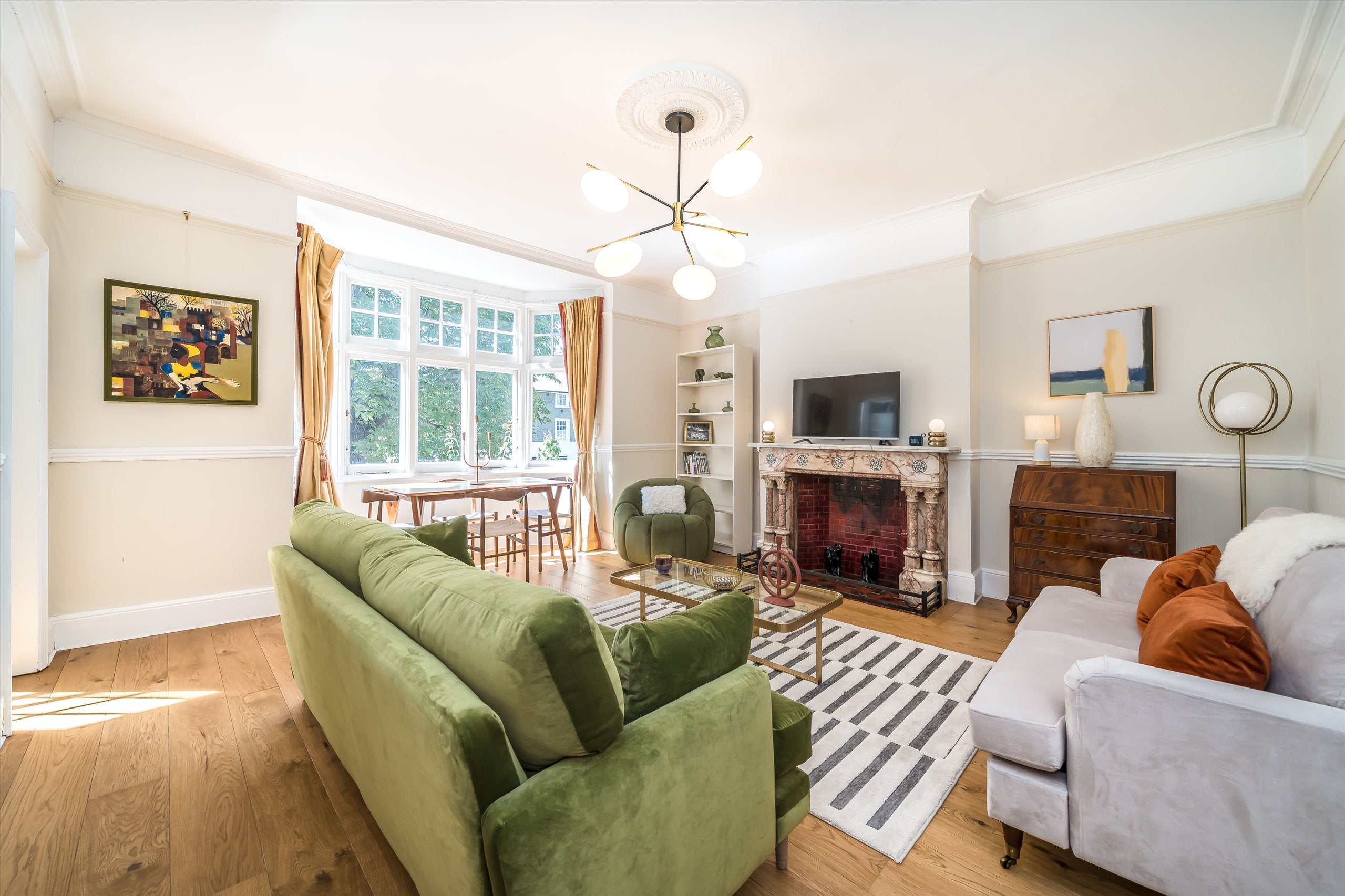 Flat Larkhall Rise in Greater London