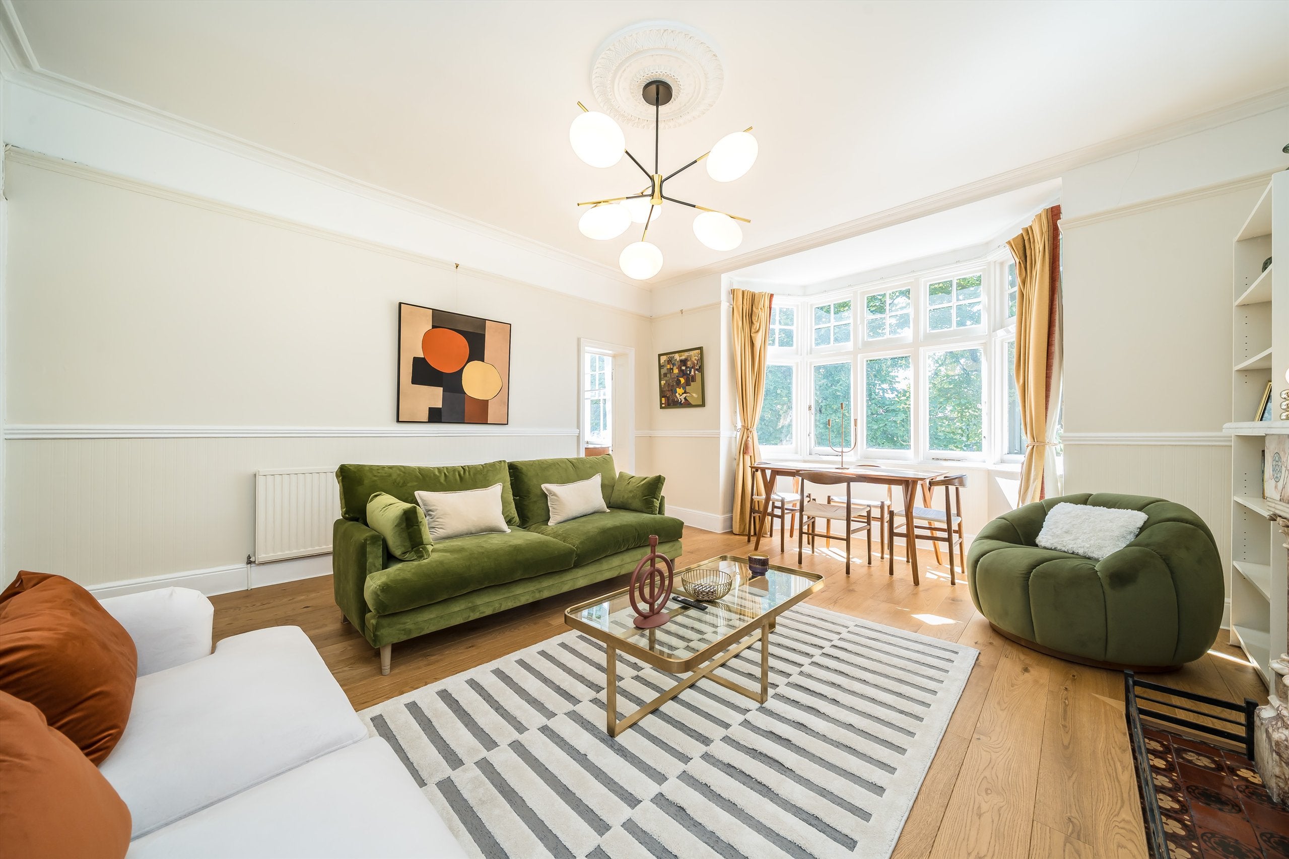 Flat Larkhall Rise in Greater London