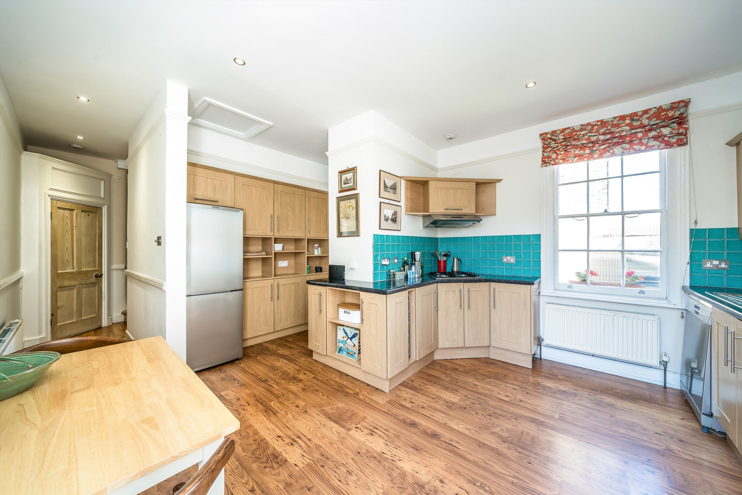 Flat Larkhall Rise in Greater London