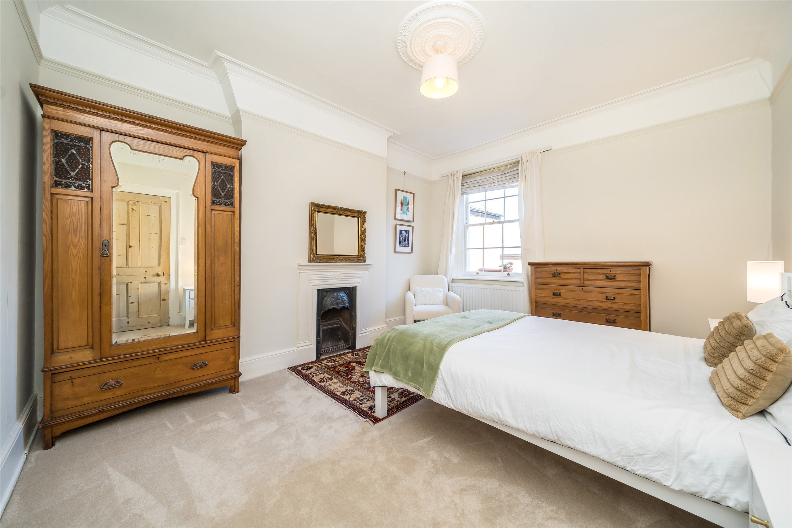 Flat Larkhall Rise in Greater London