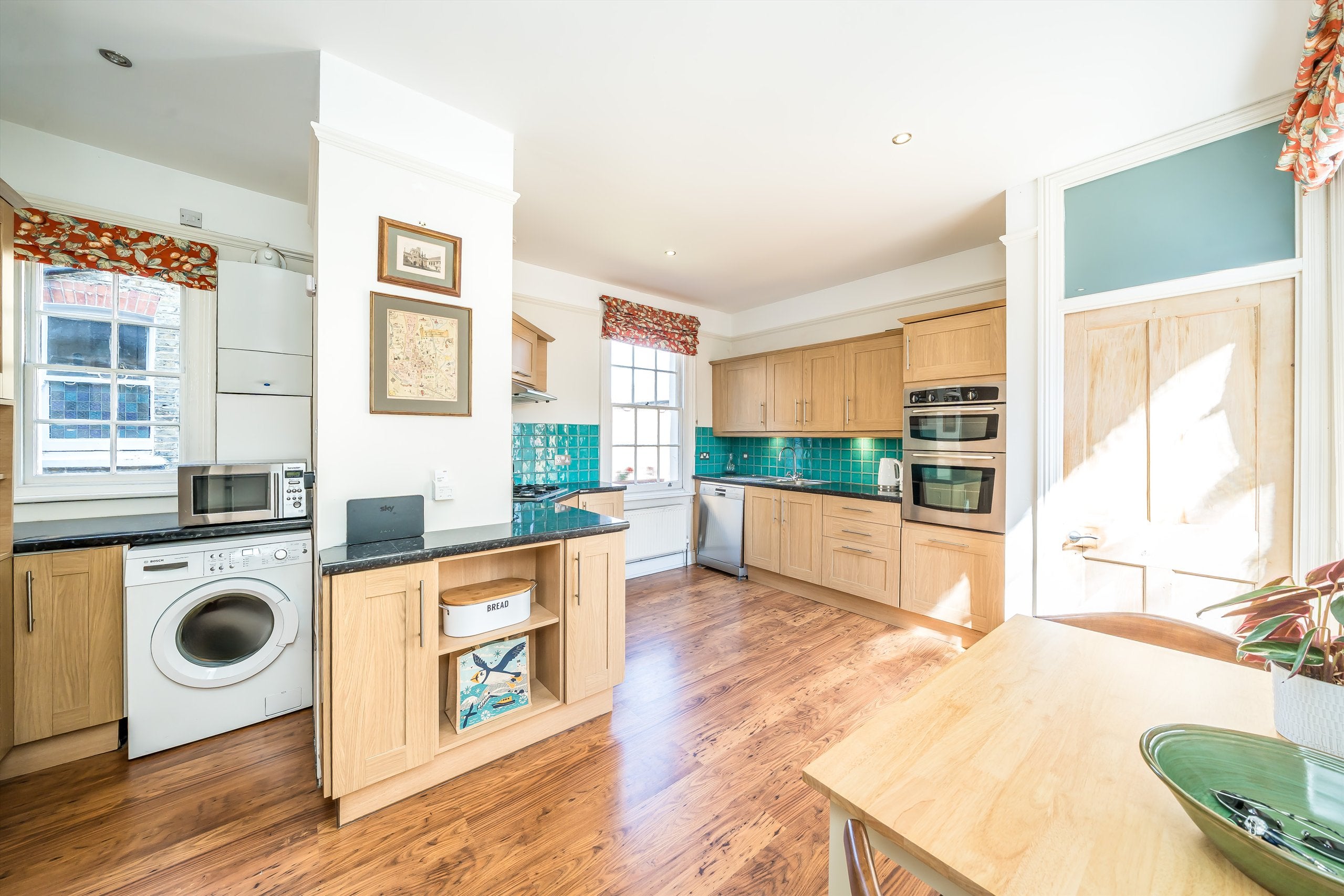 Flat Larkhall Rise in Greater London