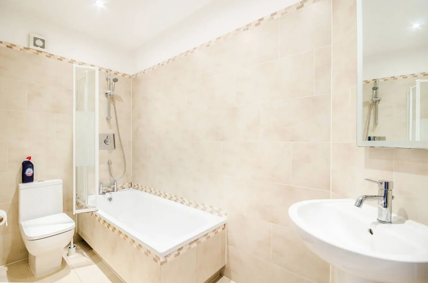Flat Rathmell Drive in Greater London