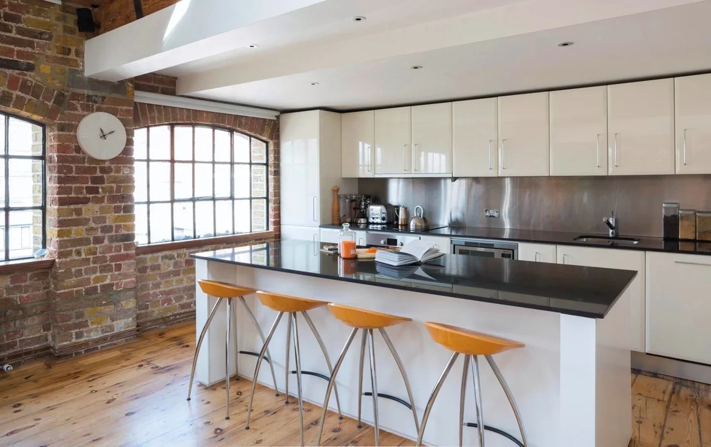 Flat Weston Street in Greater London
