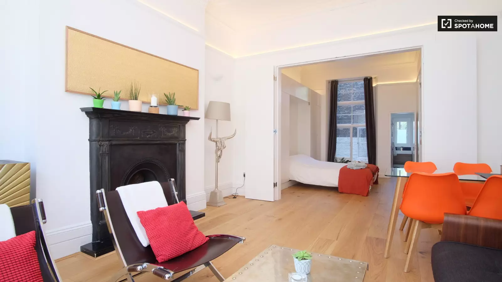 Flat Hillsleigh Road in Greater London