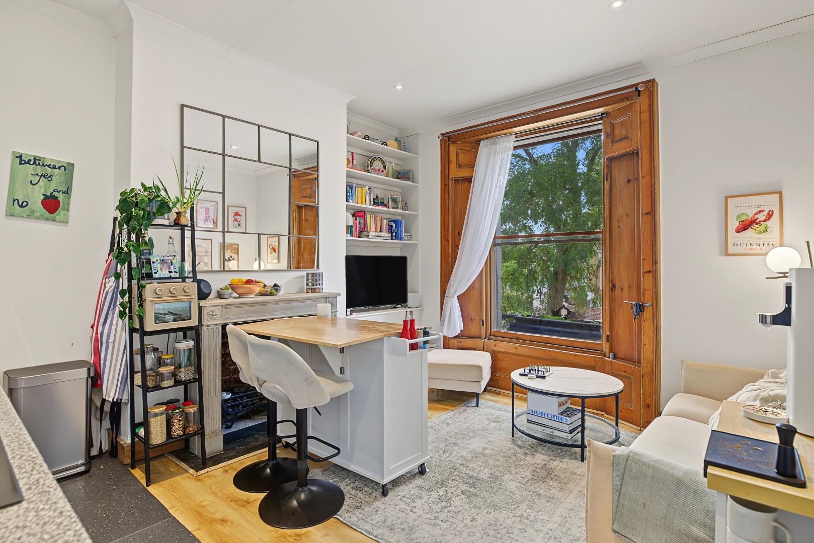 Flat Mildmay Road in Greater London