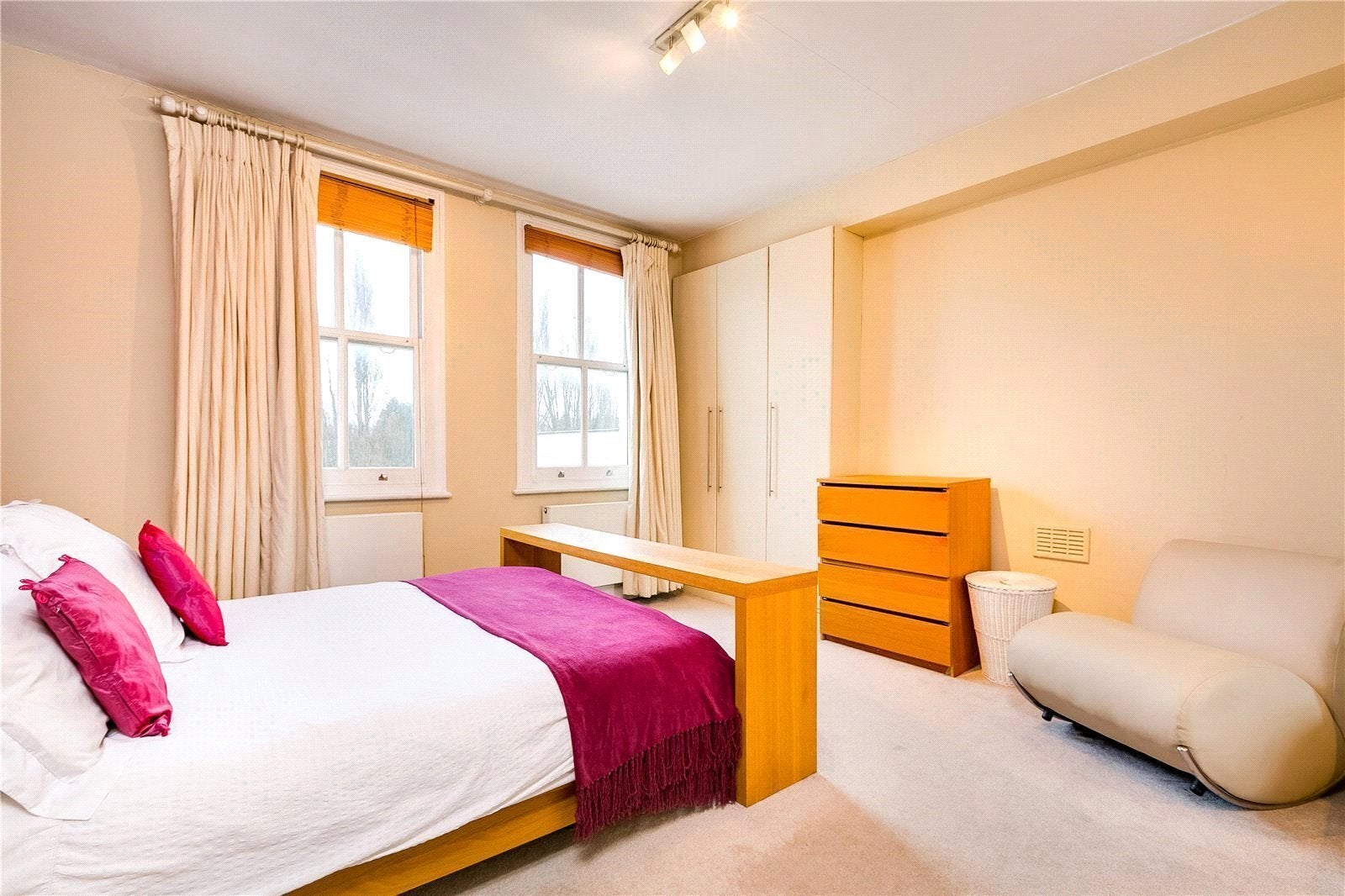 Flat Earlsfield Road in Greater London