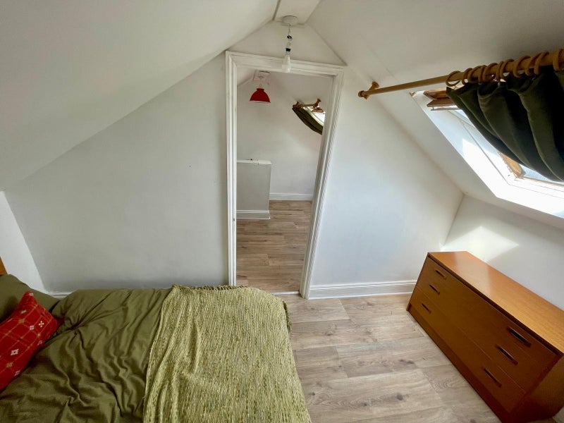 Room Balaclava Road in Bristol