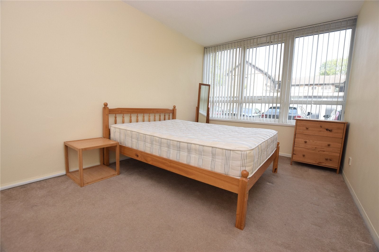 Flat Ingledew Court in Leeds