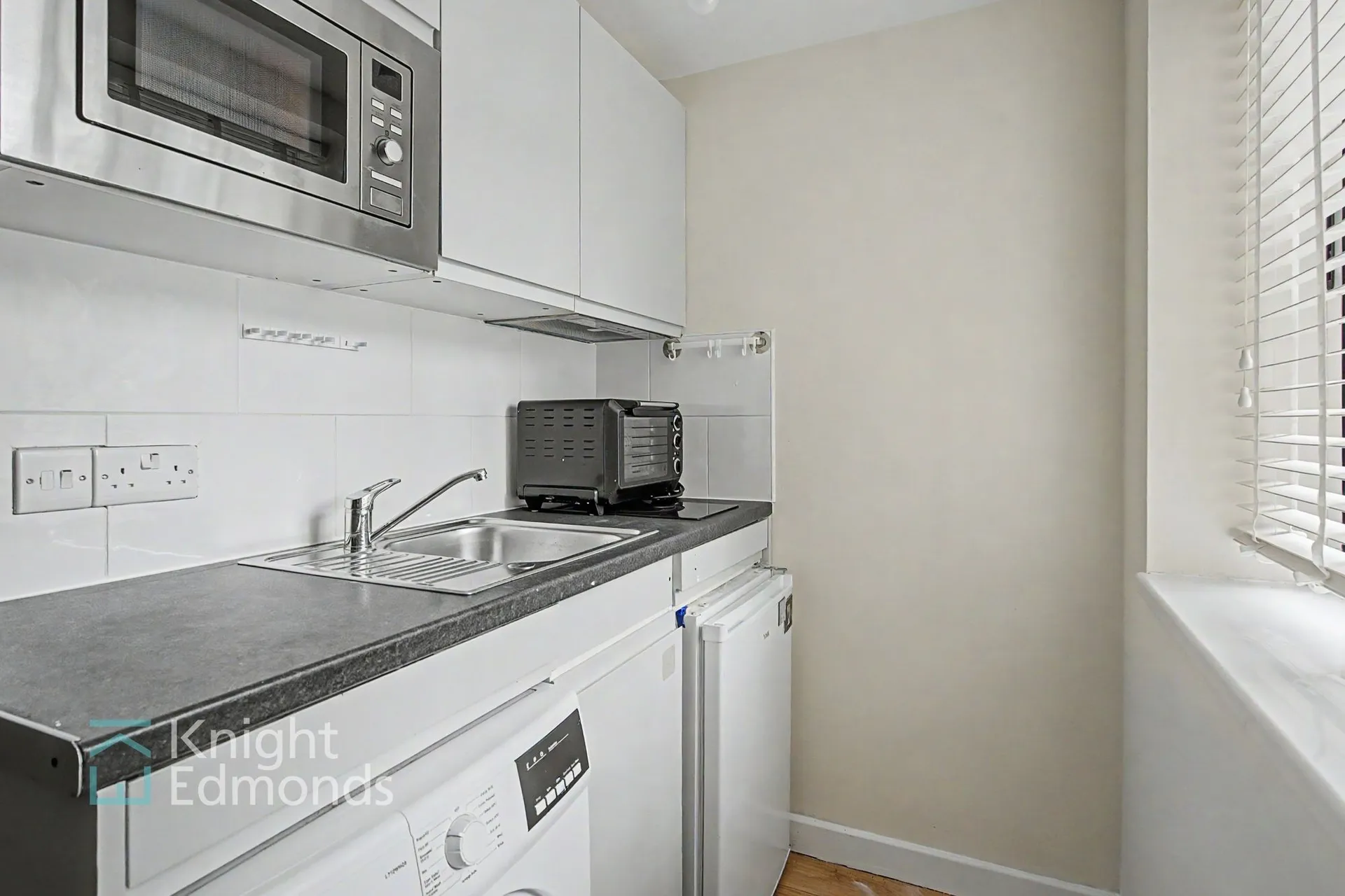 Flat Sittingbourne Road in Maidstone