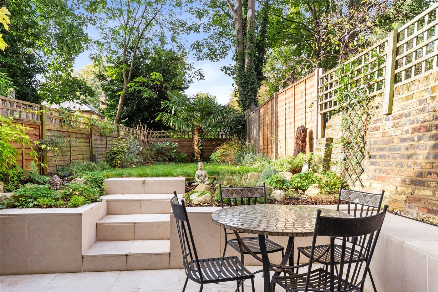 Flat Petherton Road in Greater London