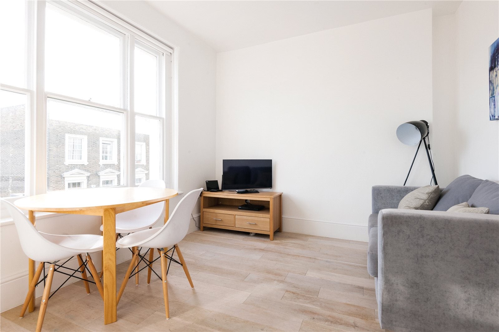 Flat Wren Street in Greater London
