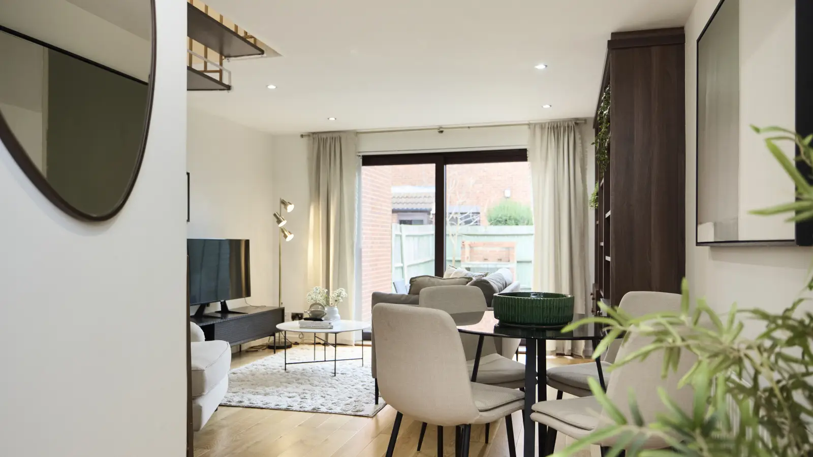 Flat Tiller Road in Greater London