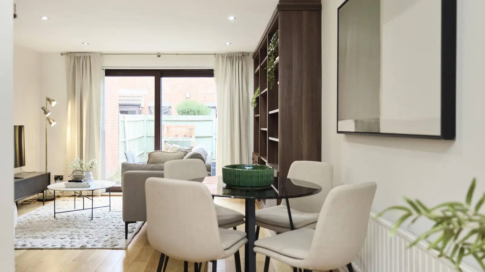 Flat Tiller Road in Greater London