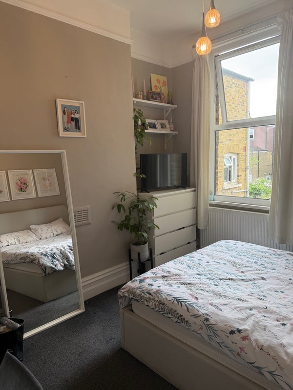 Room Hubert Grove in Greater London
