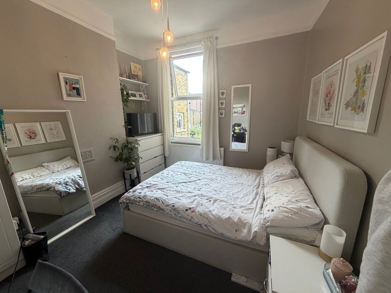 Room Hubert Grove in Greater London
